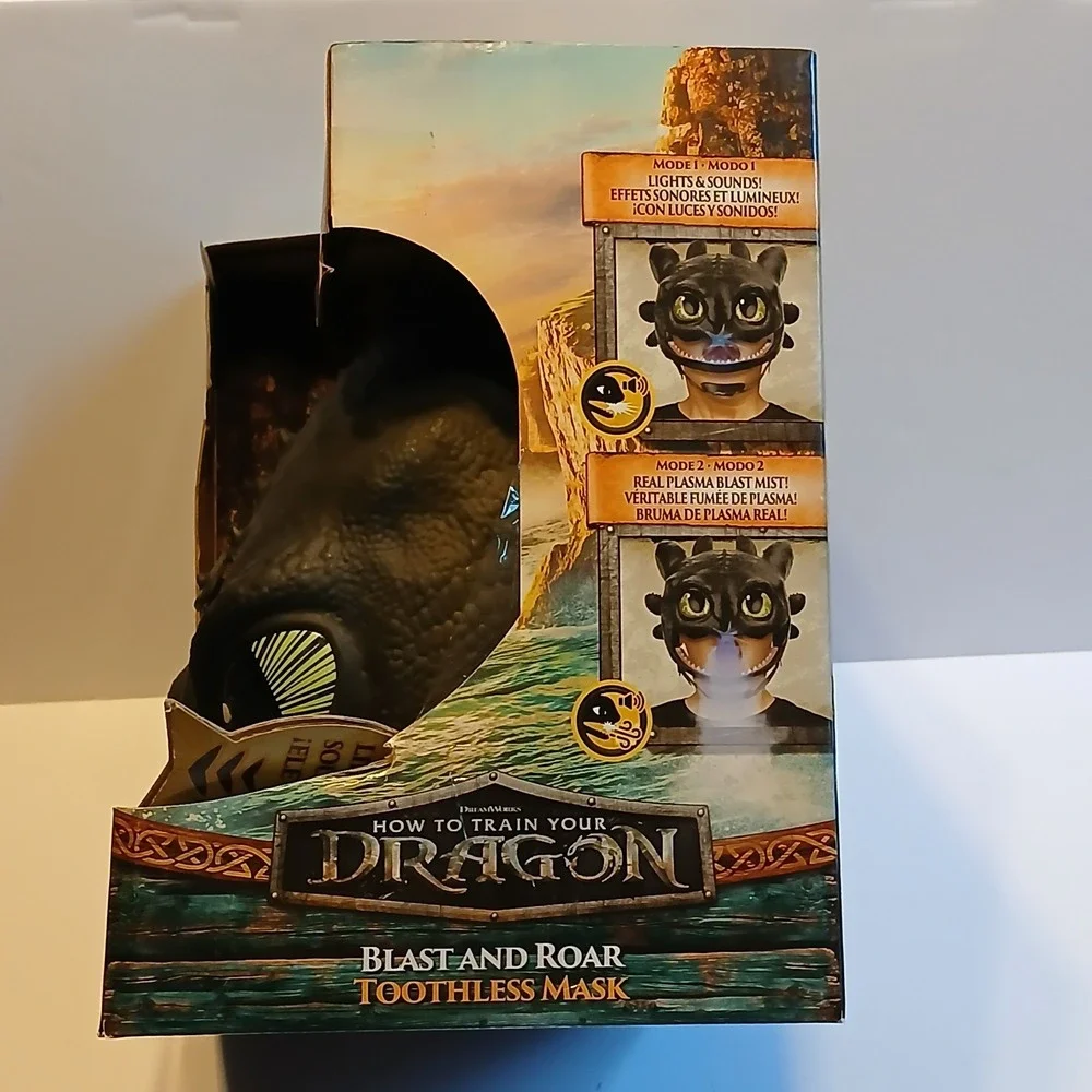 DreamWorks How to Train Your Dragon Toothless Blast & Roar Mask - New In Box!